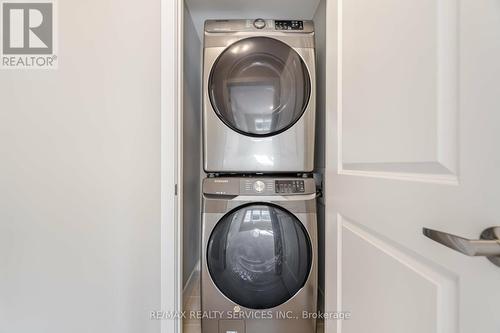 713 Chelton Road, London, ON - Indoor Photo Showing Laundry Room