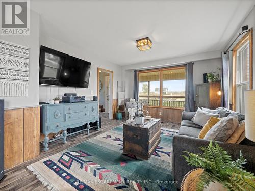 6267 Rainham Road, Haldimand, ON - Indoor Photo Showing Living Room