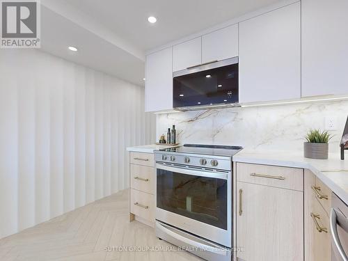 1604 - 1 Clark Avenue W, Vaughan, ON - Indoor Photo Showing Kitchen