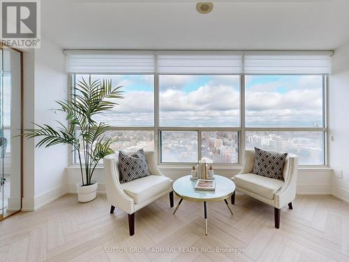 1604 - 1 Clark Avenue W, Vaughan, ON - Indoor Photo Showing Living Room