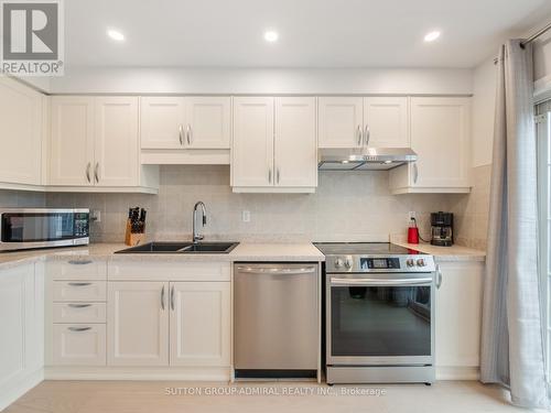 27 Bloomgate Crescent, Richmond Hill, ON - Indoor Photo Showing Kitchen With Stainless Steel Kitchen With Double Sink