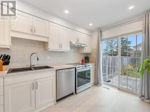 27 Bloomgate Crescent, Richmond Hill, ON - Indoor Photo Showing Kitchen With Stainless Steel Kitchen With Double Sink