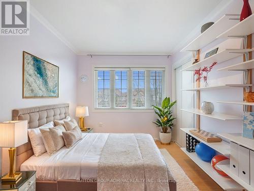 27 Bloomgate Crescent, Richmond Hill, ON - Indoor Photo Showing Bedroom