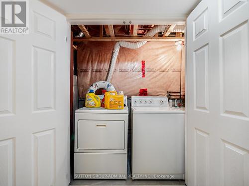 27 Bloomgate Crescent, Richmond Hill, ON - Indoor Photo Showing Laundry Room