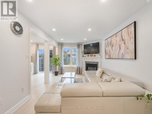 27 Bloomgate Crescent, Richmond Hill, ON - Indoor Photo Showing Living Room With Fireplace