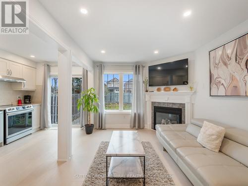 27 Bloomgate Crescent, Richmond Hill, ON - Indoor Photo Showing Living Room With Fireplace