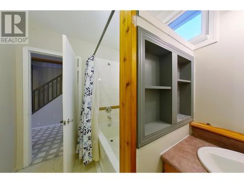 713 5Th  S Street, Cranbrook, BC - Indoor Photo Showing Bathroom