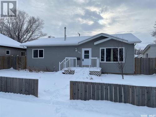 609 Ominica Street E, Moose Jaw, SK - Outdoor