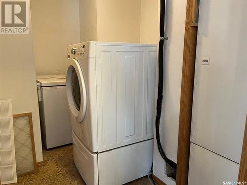 609 Ominica Street E, Moose Jaw, SK - Indoor Photo Showing Laundry Room