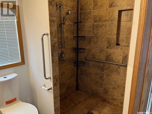 609 Ominica Street E, Moose Jaw, SK - Indoor Photo Showing Bathroom