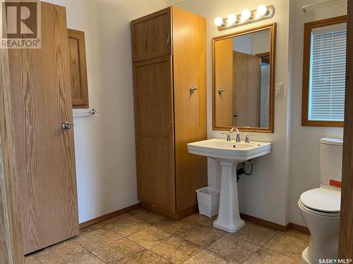 609 Ominica Street E, Moose Jaw, SK - Indoor Photo Showing Bathroom