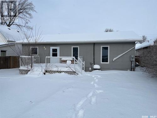 609 Ominica Street E, Moose Jaw, SK - Outdoor