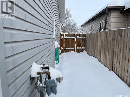 609 Ominica Street E, Moose Jaw, SK - Outdoor With Exterior