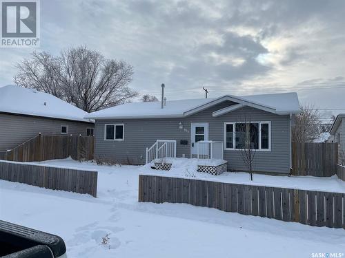 609 Ominica Street E, Moose Jaw, SK - Outdoor