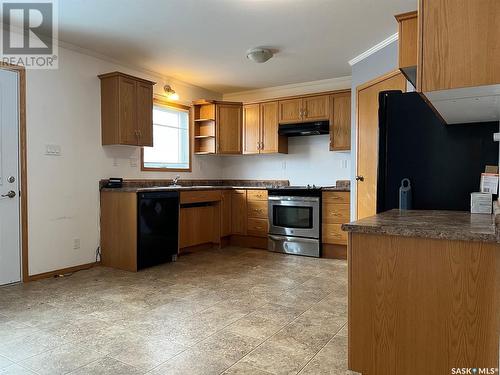 609 Ominica Street E, Moose Jaw, SK - Indoor Photo Showing Kitchen