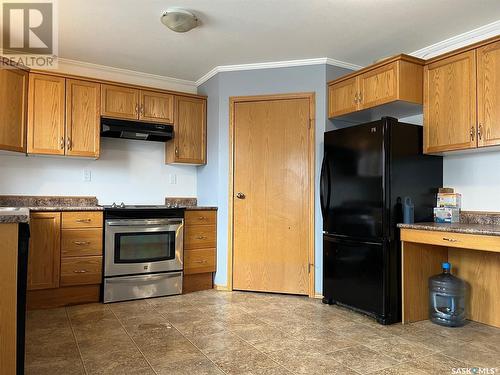 609 Ominica Street E, Moose Jaw, SK - Indoor Photo Showing Kitchen