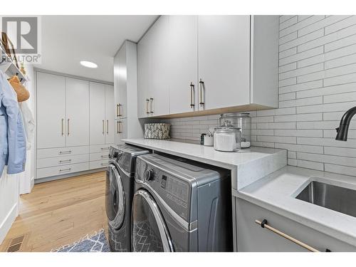 827 Coronado Court, Kelowna, BC - Indoor Photo Showing Laundry Room