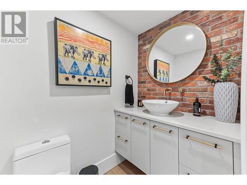 827 Coronado Court, Kelowna, BC - Indoor Photo Showing Bathroom