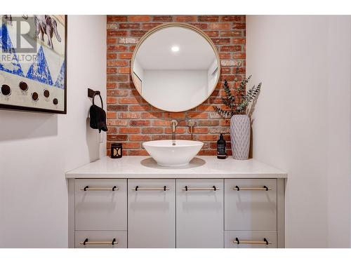 827 Coronado Court, Kelowna, BC - Indoor Photo Showing Bathroom