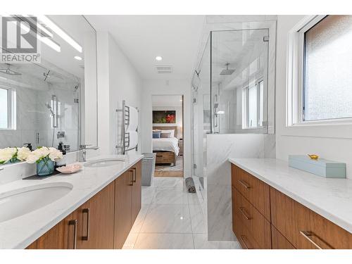 827 Coronado Court, Kelowna, BC - Indoor Photo Showing Bathroom