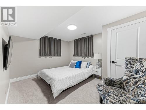 827 Coronado Court, Kelowna, BC - Indoor Photo Showing Bedroom