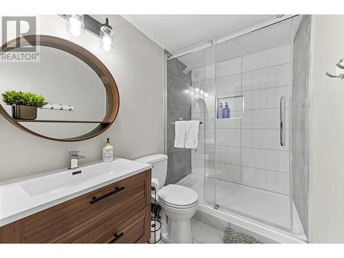 827 Coronado Court, Kelowna, BC - Indoor Photo Showing Bathroom