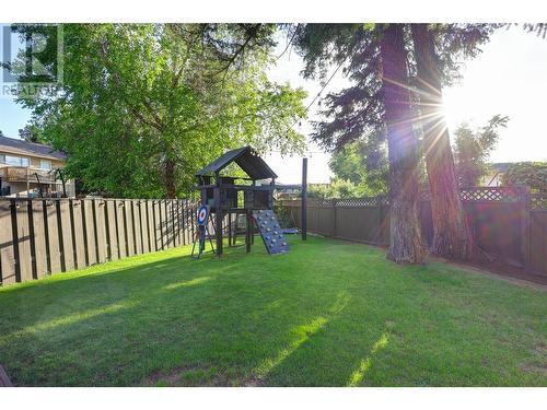 827 Coronado Court, Kelowna, BC - Outdoor With Backyard