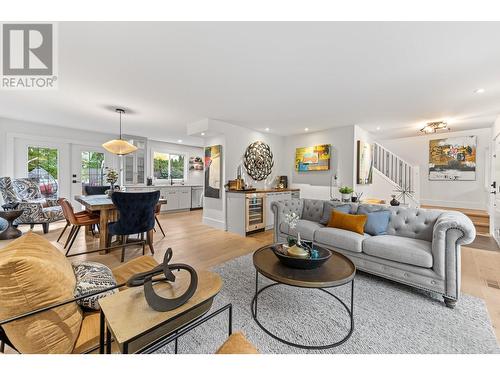 827 Coronado Court, Kelowna, BC - Indoor Photo Showing Living Room