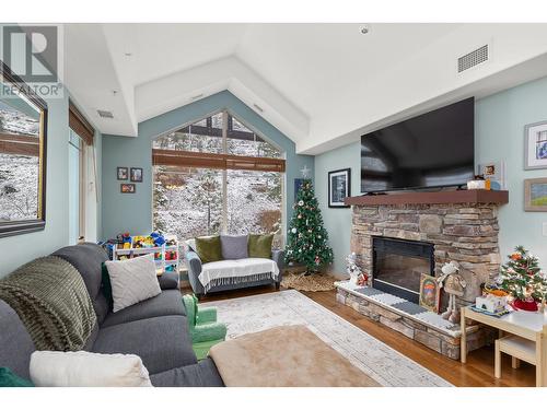 2770 Auburn Road Unit# 308 Lot# 027618897, West Kelowna, BC - Indoor Photo Showing Living Room With Fireplace