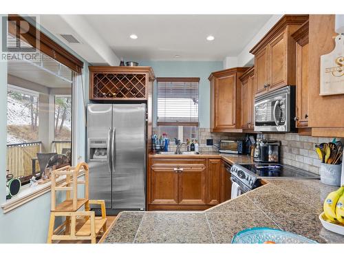 2770 Auburn Road Unit# 308 Lot# 027618897, West Kelowna, BC - Indoor Photo Showing Kitchen With Double Sink