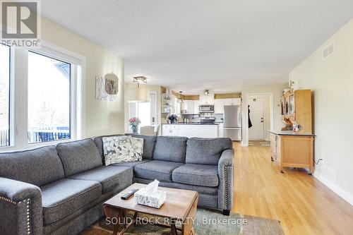 5761 Osgoode Ridge Road, Ottawa, ON - Indoor Photo Showing Living Room