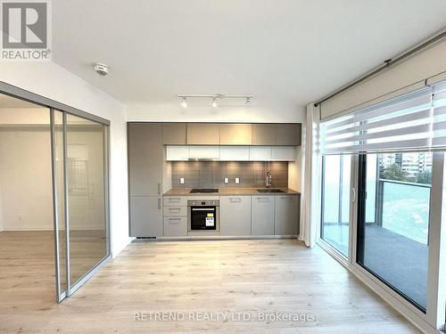 1105 - 99 Foxbar Road, Toronto, ON - Indoor Photo Showing Kitchen