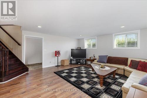 2753 Old Homestead Road, Georgina, ON - Indoor Photo Showing Living Room