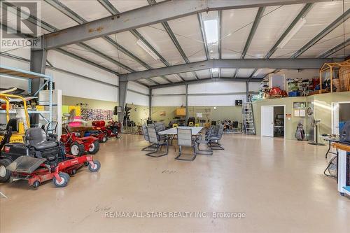 2753 Old Homestead Road, Georgina, ON - Indoor Photo Showing Garage