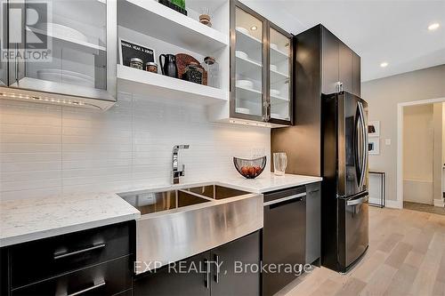 905 Mishi, Ottawa, ON - Indoor Photo Showing Kitchen With Double Sink With Upgraded Kitchen