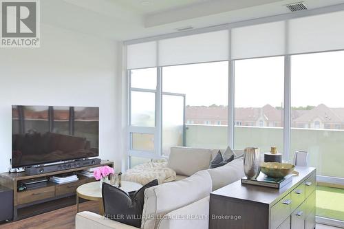 412 - 4800 Highway 7 Road, Vaughan, ON - Indoor Photo Showing Living Room