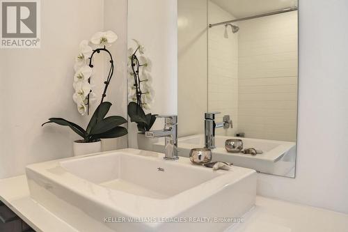 412 - 4800 Highway 7 Road, Vaughan, ON - Indoor Photo Showing Bathroom