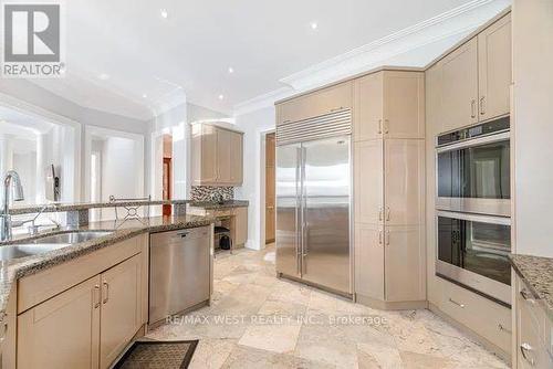 111 Mattucci Court N, Vaughan, ON - Indoor Photo Showing Kitchen With Double Sink With Upgraded Kitchen