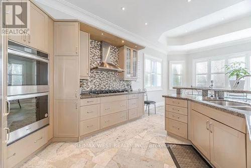 111 Mattucci Court N, Vaughan, ON - Indoor Photo Showing Kitchen