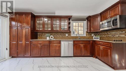 13 Stillwater Crescent, Brampton, ON - Indoor Photo Showing Kitchen