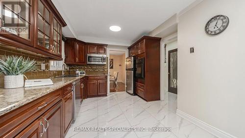 13 Stillwater Crescent, Brampton, ON - Indoor Photo Showing Kitchen