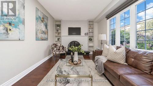 13 Stillwater Crescent, Brampton, ON - Indoor Photo Showing Living Room