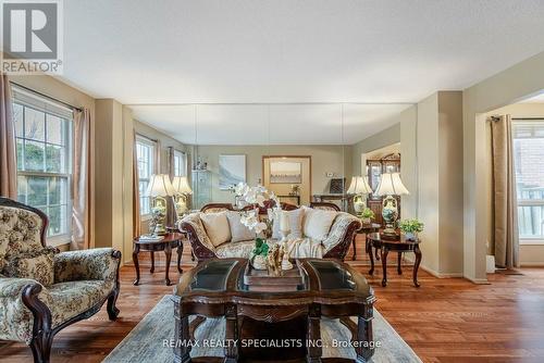 92 Mikado Crescent, Brampton, ON - Indoor Photo Showing Living Room