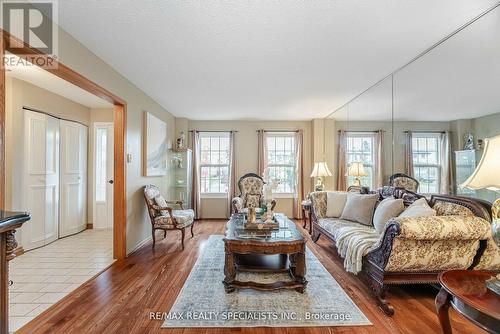 92 Mikado Crescent, Brampton, ON - Indoor Photo Showing Living Room