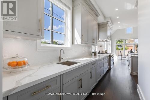 265 Woodale Avenue, Oakville, ON - Indoor Photo Showing Kitchen With Upgraded Kitchen