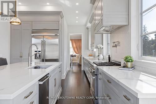 265 Woodale Avenue, Oakville, ON - Indoor Photo Showing Kitchen With Upgraded Kitchen