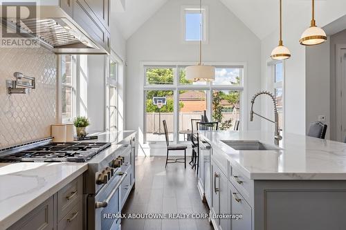 265 Woodale Avenue, Oakville, ON - Indoor Photo Showing Kitchen With Upgraded Kitchen