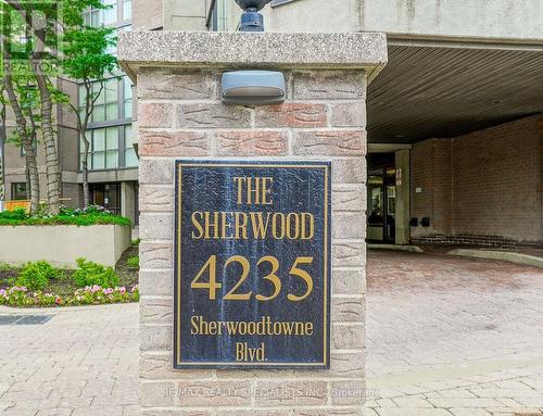 802 - 4235 Sherwoodtowne Boulevard, Mississauga, ON - Outdoor