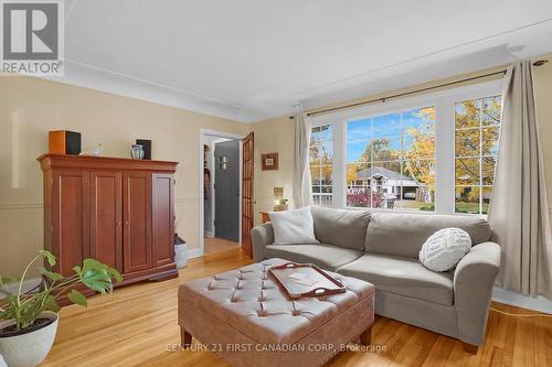 130 Bond Street, London, ON - Indoor Photo Showing Living Room