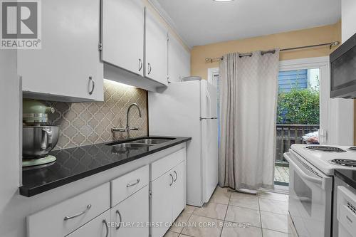 130 Bond Street, London, ON - Indoor Photo Showing Kitchen With Double Sink